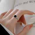 Damen filigraner Ring mit elegantem Onyx und kunstvoller Fassung Shop Nory