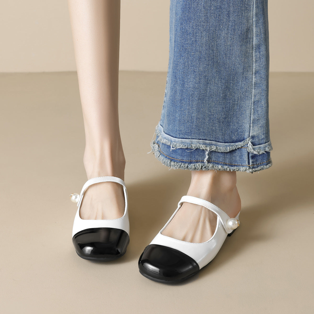 Damen elegante Mules mit modischem Riemen und ansprechendem Farbkontrast
