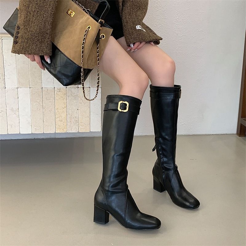Damen kniehohe Vintage-inspirierte Stiefel mit sculpted Blockabsatz, verstellbarem Schnallenriemen und seitlichem Reißverschluss Shop Nory