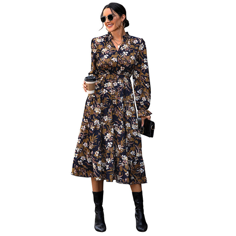 Damen Fließendes Blumen‑Midikleid mit V‑Ausschnitt, Smok‑Taillenband und Stufenrock Shop Nory