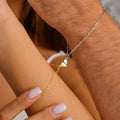Damenarmband mit ineinander verschlungenen Herzanhängern Shop Nory