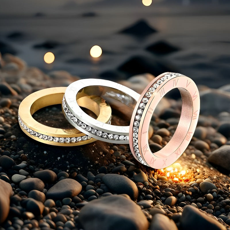 Herren Ring mit kunstvoller römischer Zifferngravur und funkelndem Zirkon Shop Nory