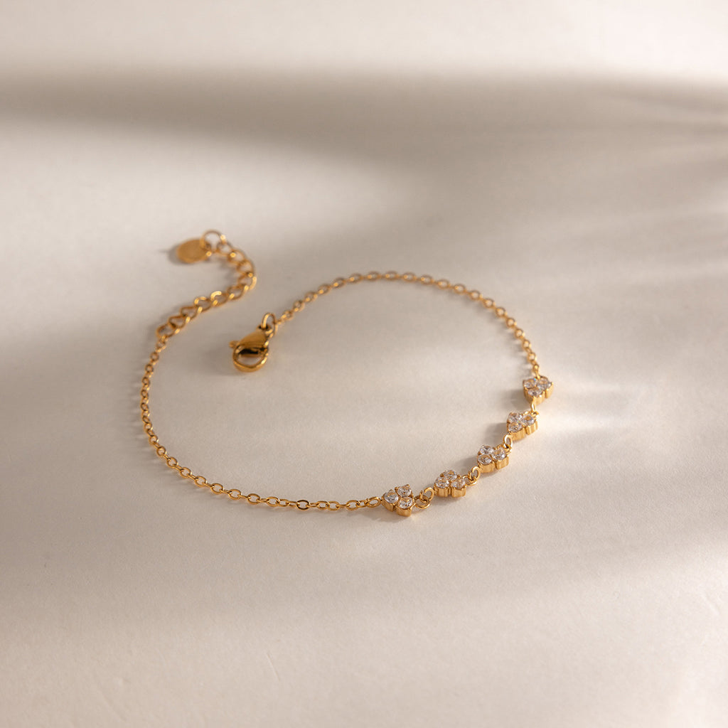 Damen Armband mit eleganten Kristallverzierungen und hypoallergenem Edelstahl Shop Nory