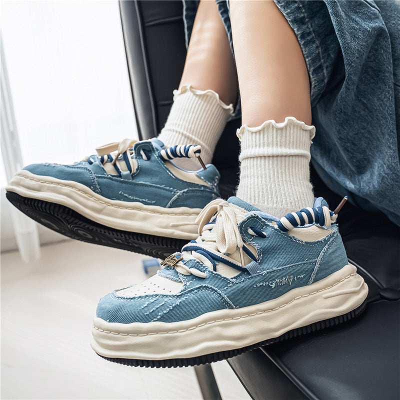 Damen denim-Plateau-Sneaker mit kontrastnähten, wattierter Wellenlaufsohle und verzierten Schnürdetails Shop Nory