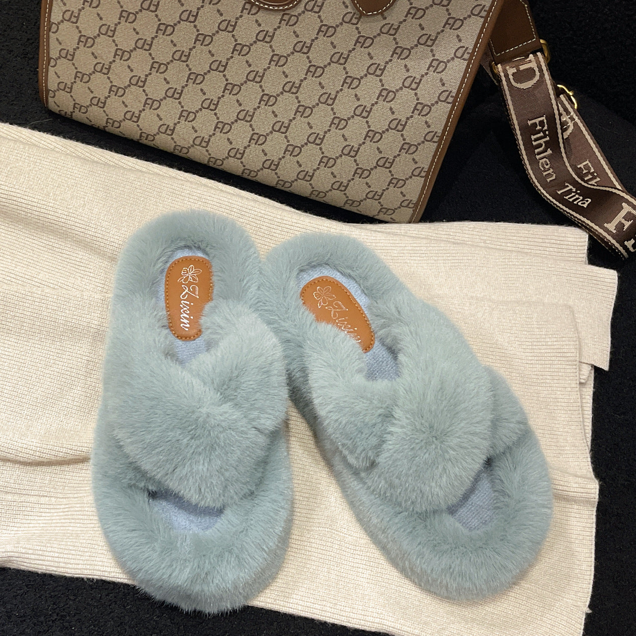 Damen Flauschige Fleece-Pantoletten mit weichem Innenfutter und modernem Design