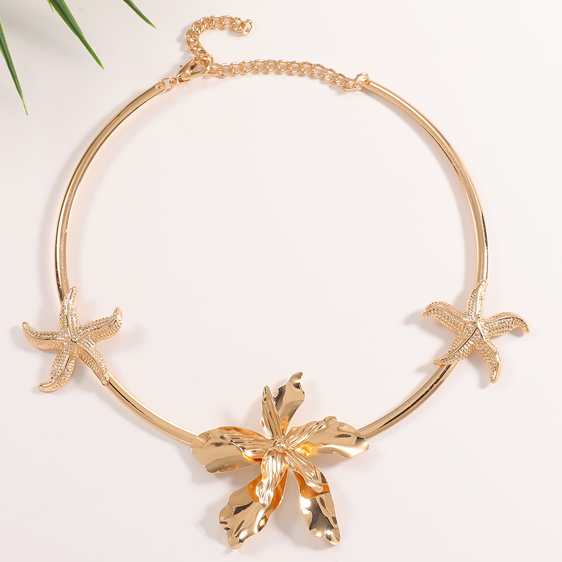 Damen Halskette im modernen, skulpturalen Design Shop Nory