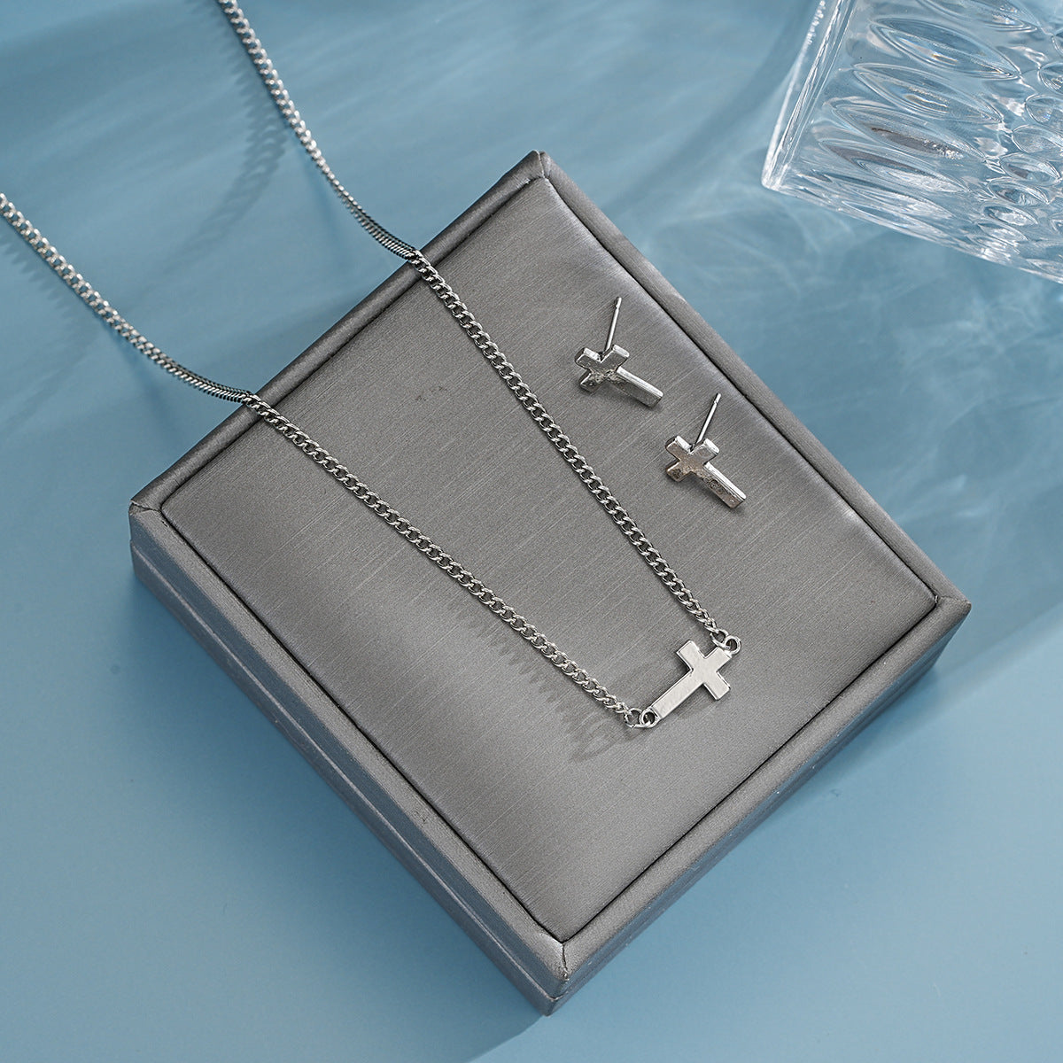 Damen Schmuckset mit kreuzförmigem Design und feinen Details Shop Nory
