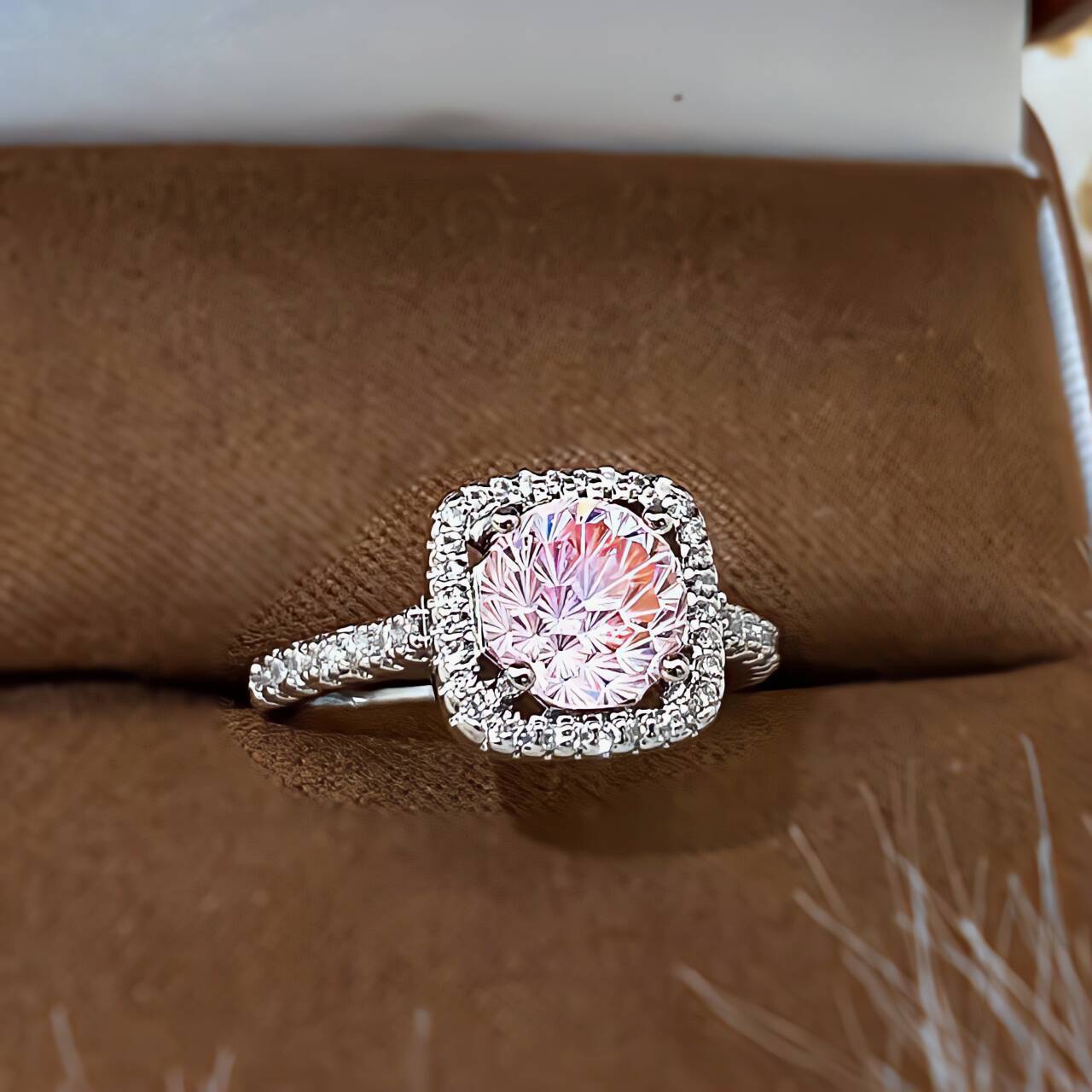 Damen glamouröser Schmuckring mit strahlendem Zirkonia Shop Nory