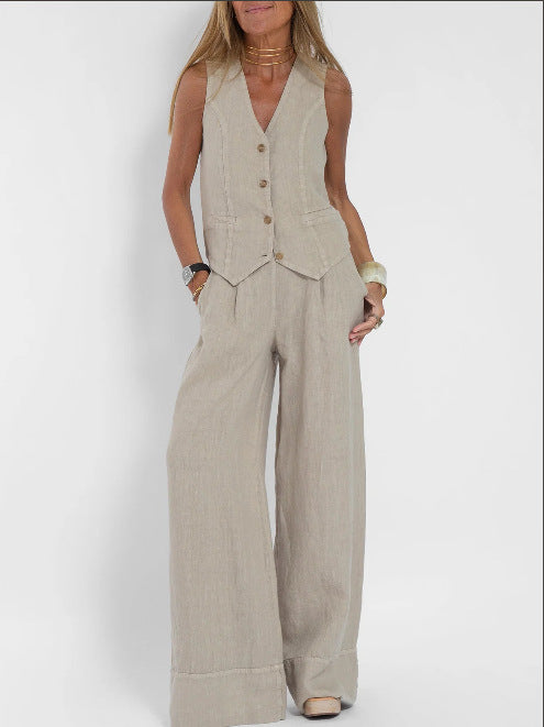 Damen Anzug mit weit geschnittenen Hosen und eleganter Weste