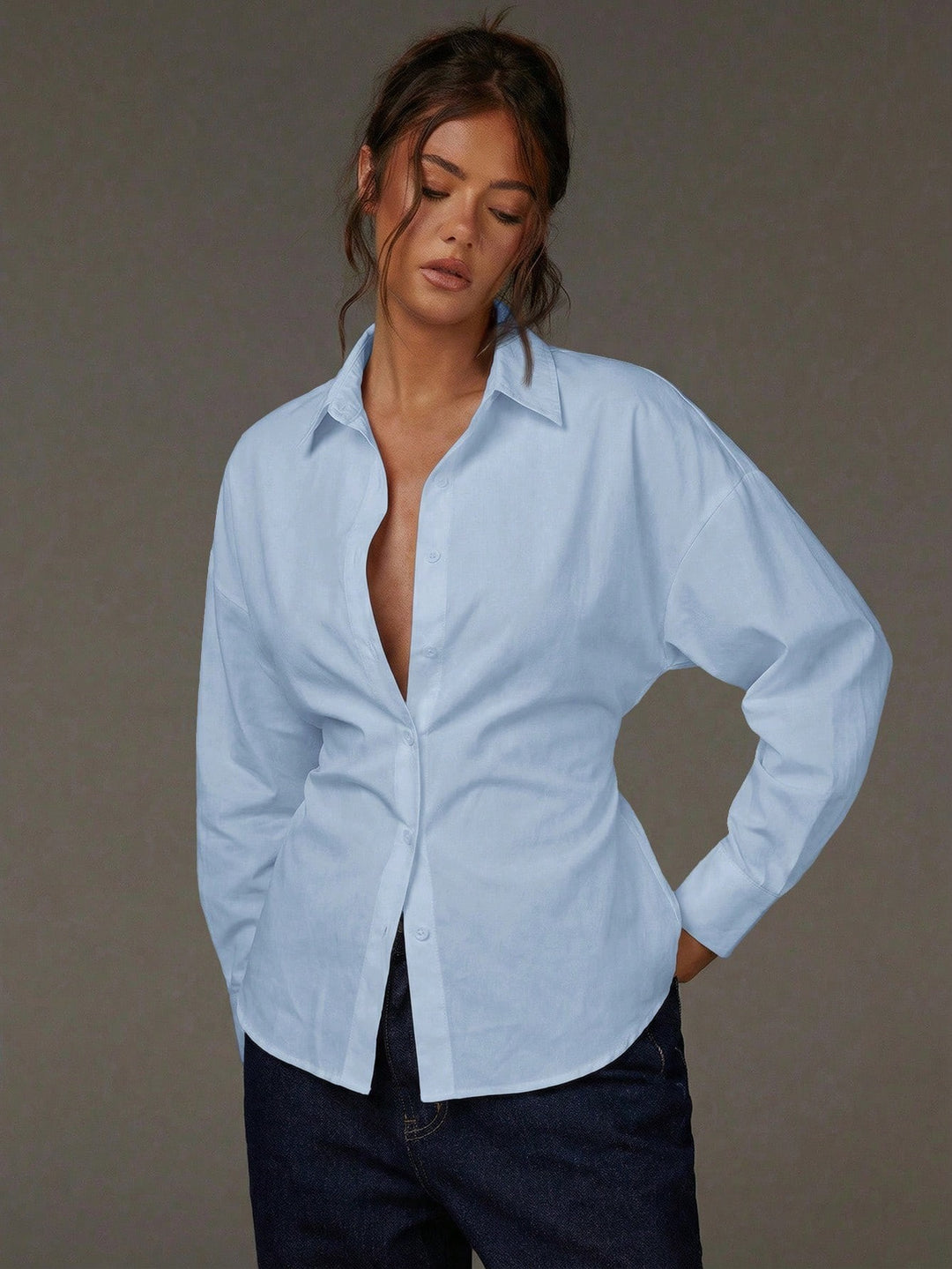 Damen Oversize Hemdbluse mit Nadelstreifen, überschnittener Schulter und taillierter Raffnaht Shop Nory