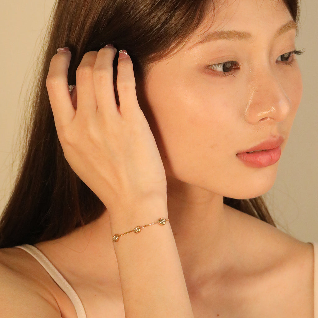 Damen zarte Armbanduhr mit funkelnden Kristallakzenten und eleganter Edelstahl-Beschichtung Shop Nory