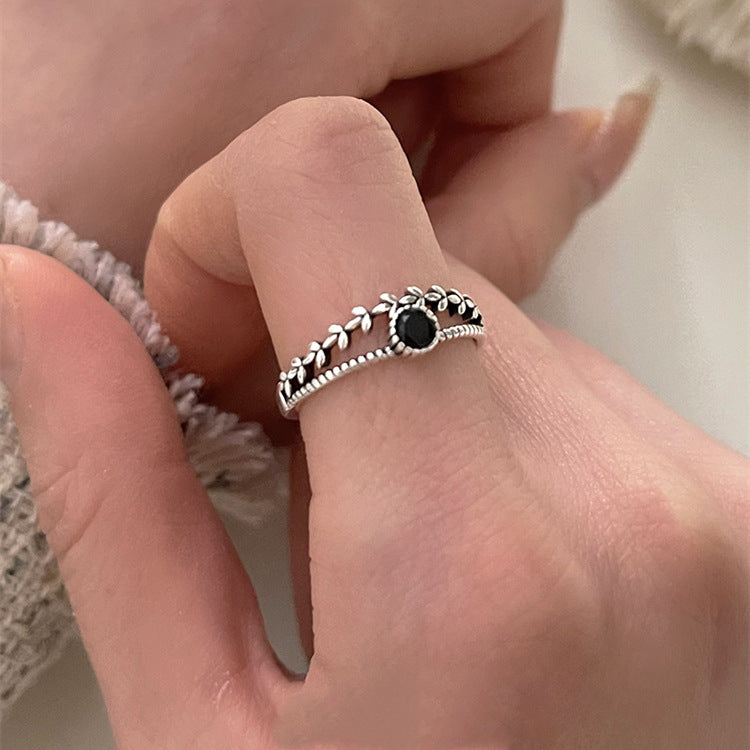 Damen eleganter Ring mit kunstvollem Design und funkelndem Stein Shop Nory