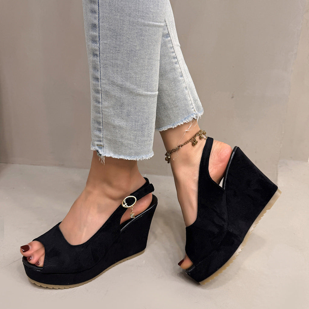 Damen Wedge-Pantoletten mit dekorativem Riemendesign und komfortabler Sohle