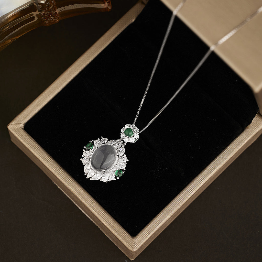 Damen Halskette mit exquisitem Edelsteinanhänger und funkelnden Zirkonia-Elementen Shop Nory
