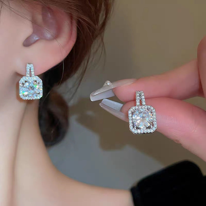Damen Ohrringe mit funkelndem Zirkonia-Rahmen Shop Nory