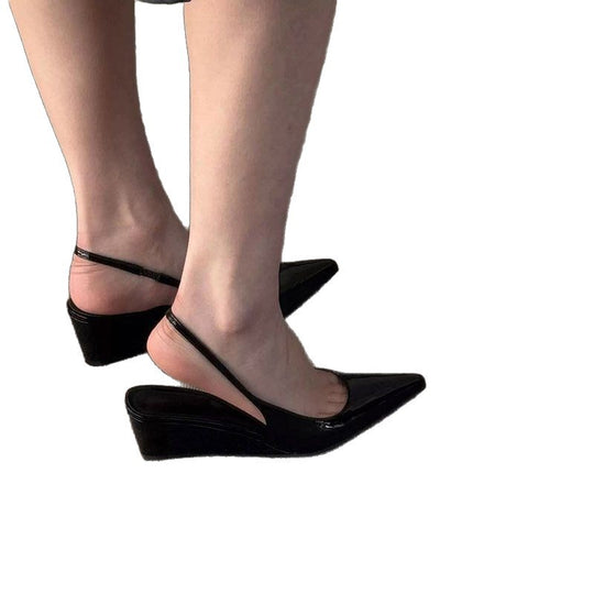 Damen Spitz zulaufende Lack-Slingback-Wedges mit niedrigem Keilabsatz Shop Nory