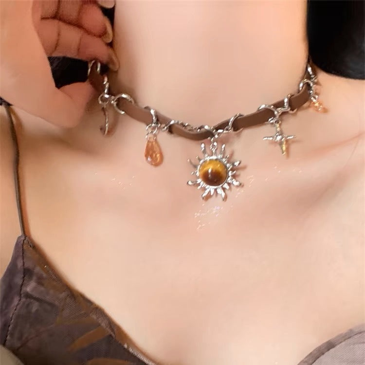 Damen Halskette mit einzigartigem Sonnen-Design und handgefertigten Elementen Shop Nory