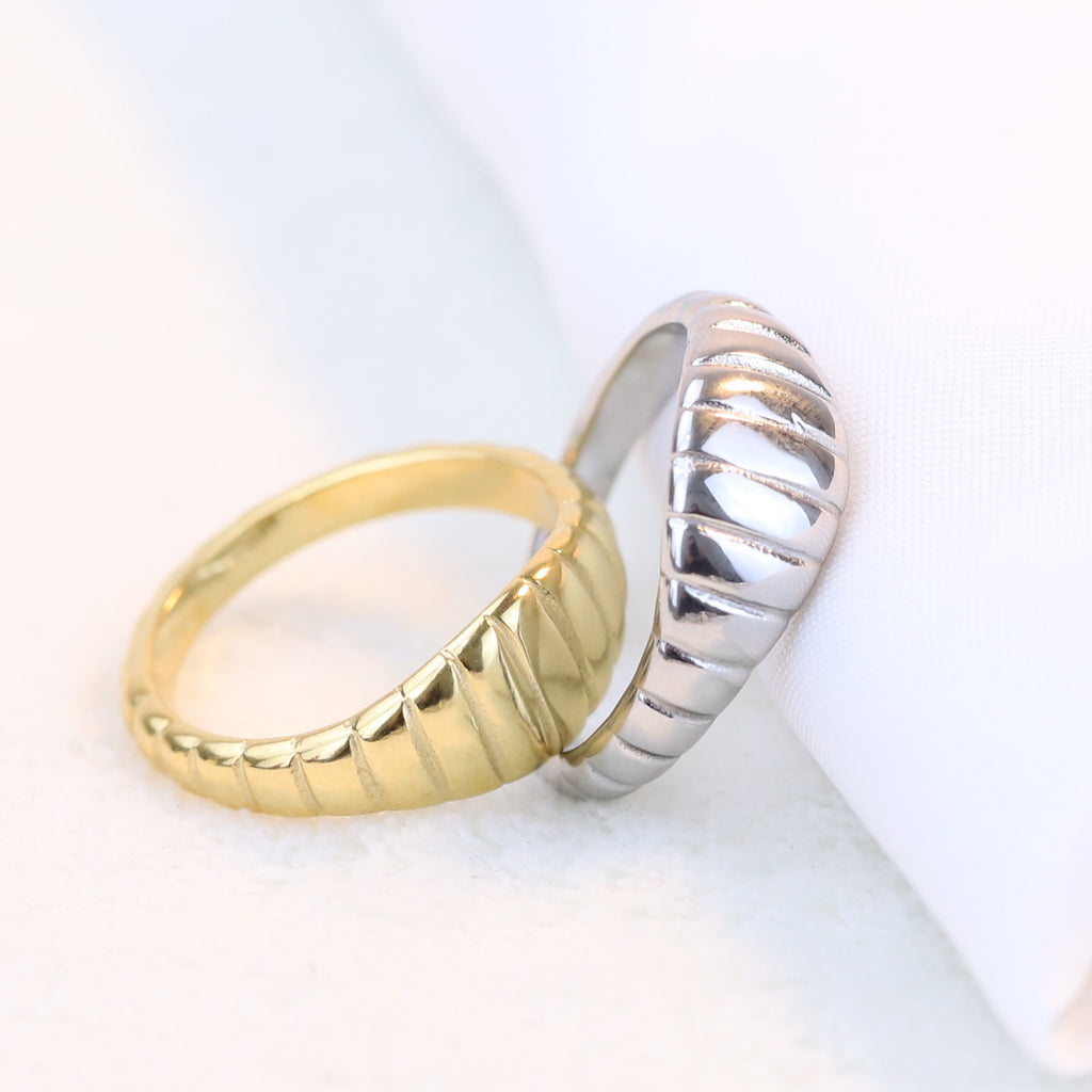 Damen Ring mit strukturierter Oberfläche und modernem Design Shop Nory