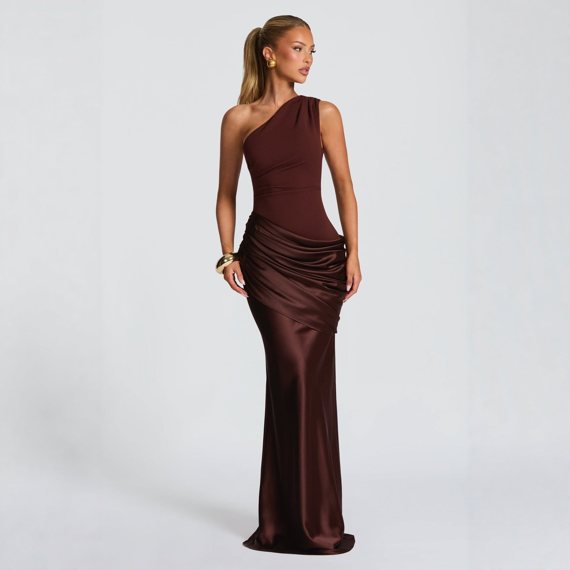 Damen Elegantes Abendkleid mit Off-Shoulder-Design und Fließendem Cape