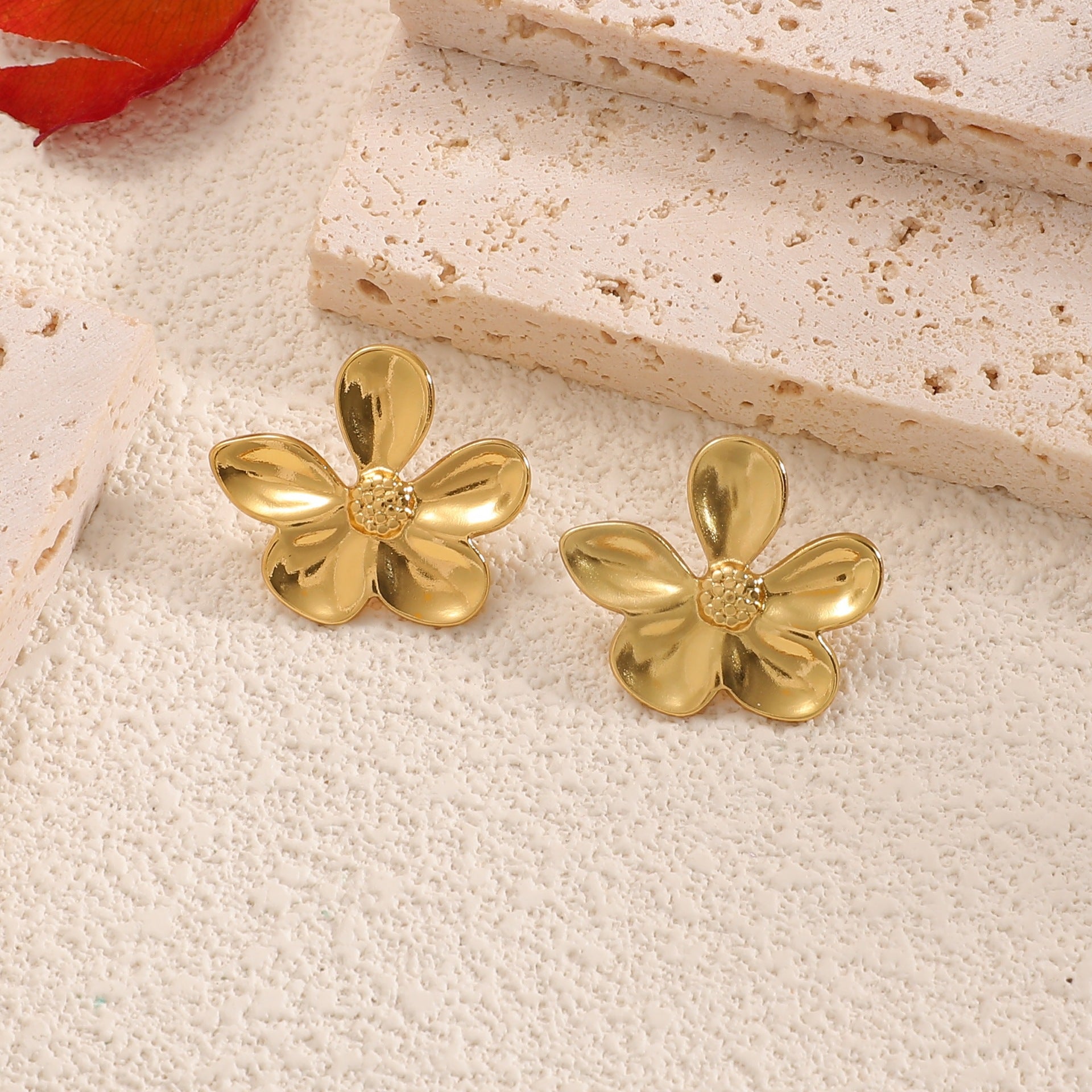 Damen Schmuckbroschen im floralen Golddesign Shop Nory