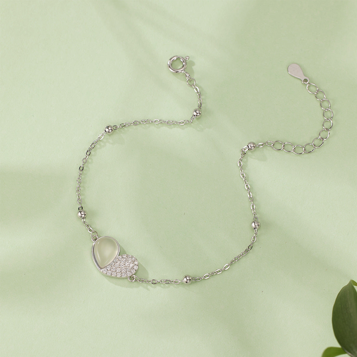 Damen modisches Armband mit Herz-Design und funkelnden Zirkonia Shop Nory