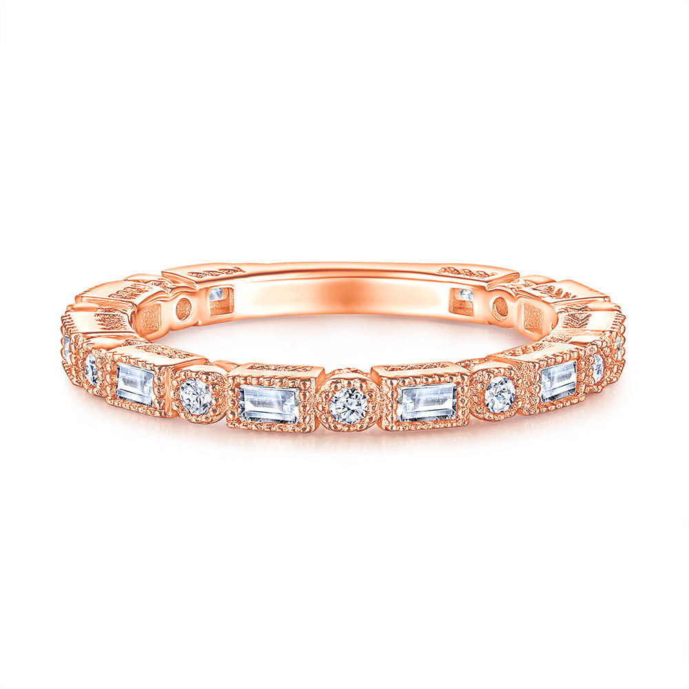 Damen Ring mit funkelnden Zirkonia-Steinen und feiner Detailverarbeitung Shop Nory