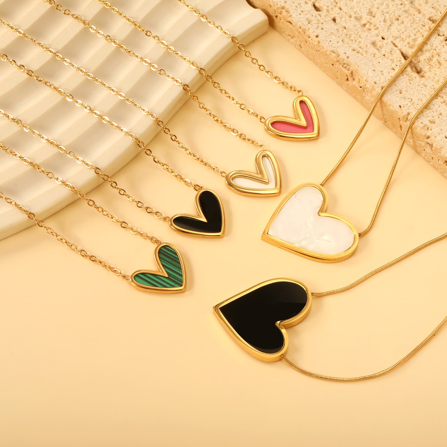 Damen elegante Halskette mit herzförmigem Anhänger aus hochwertigem Edelstahl Shop Nory