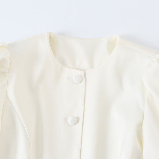 Damen Taillierter Kurzblazer mit Puffärmeln und bezogenen Knöpfen Shop Nory