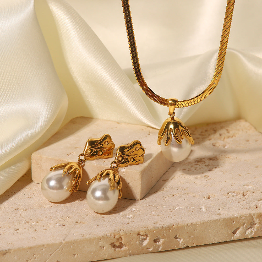 Damen Halskette mit eleganten Perlenanhänger und hochwertiger Goldkette Shop Nory