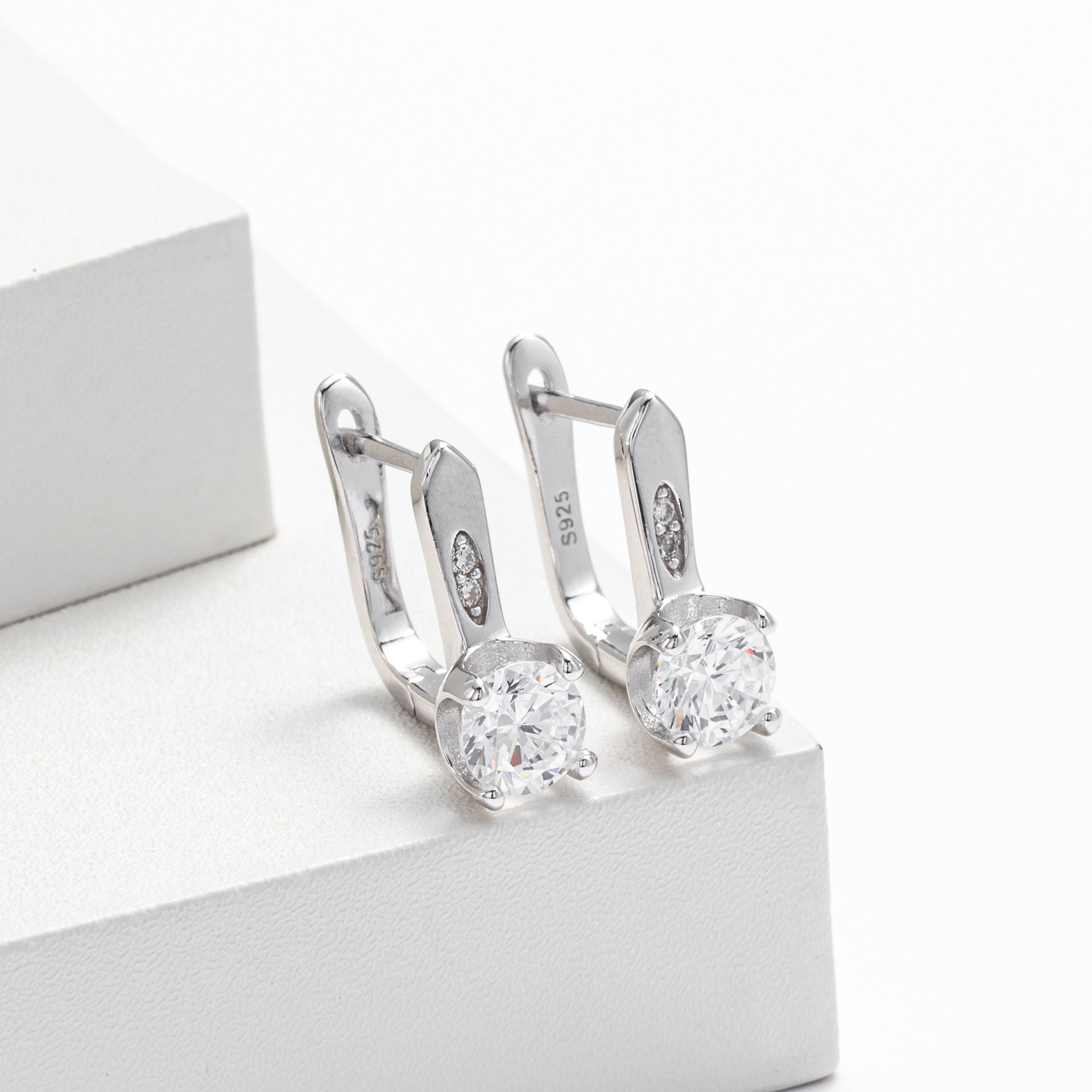 Damen Ohrhänger mit funkelnden Zirkonsteinen und hochwertigem 925 Sterlingsilber Shop Nory