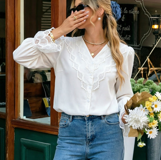 Damen Spitzenbluse mit V-Ausschnitt, Häkelbesatz und Knopfleiste Shop Nory