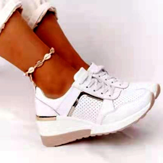 Damen Komfort-Keil-Sneaker mit perforiertem Obermaterial und Dekozipper Shop Nory