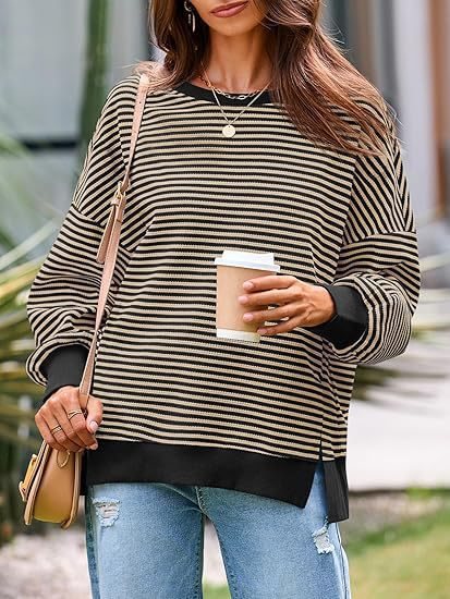 Damen Gestreifter Oversize-Sweater mit Rundhalsausschnitt und Seitenschlitzen Shop Nory
