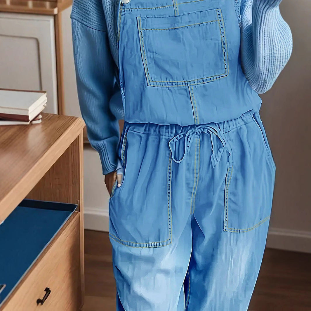 Damen Latzhose-Jumpsuit aus leichtem Denim mit Tunnelzugbund, aufgesetzten Taschen und umgeschlagenem Saum Shop Nory
