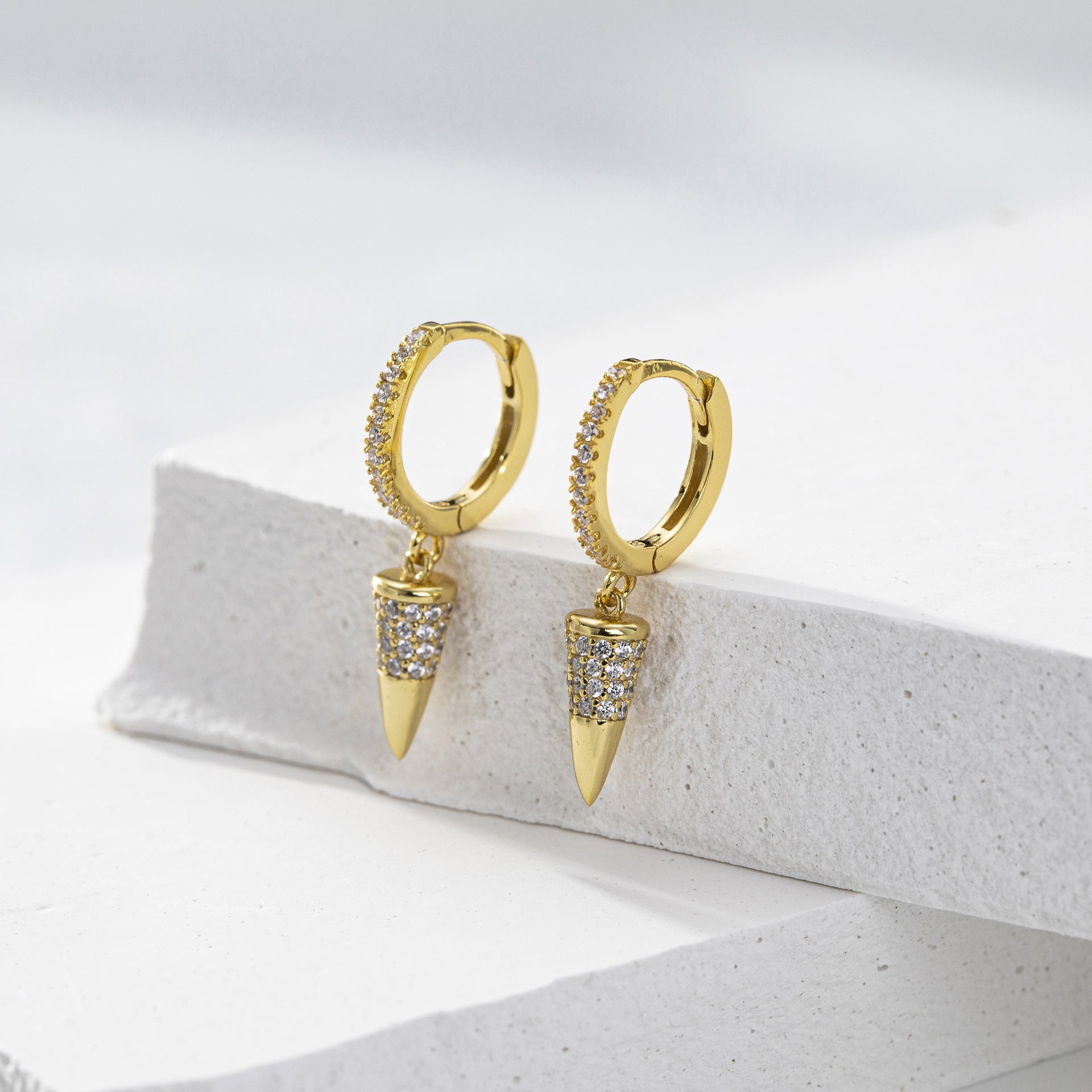 Damen Ohrhänger mit funkelndem Kegelanhänger aus 925 Sterling Silber Shop Nory