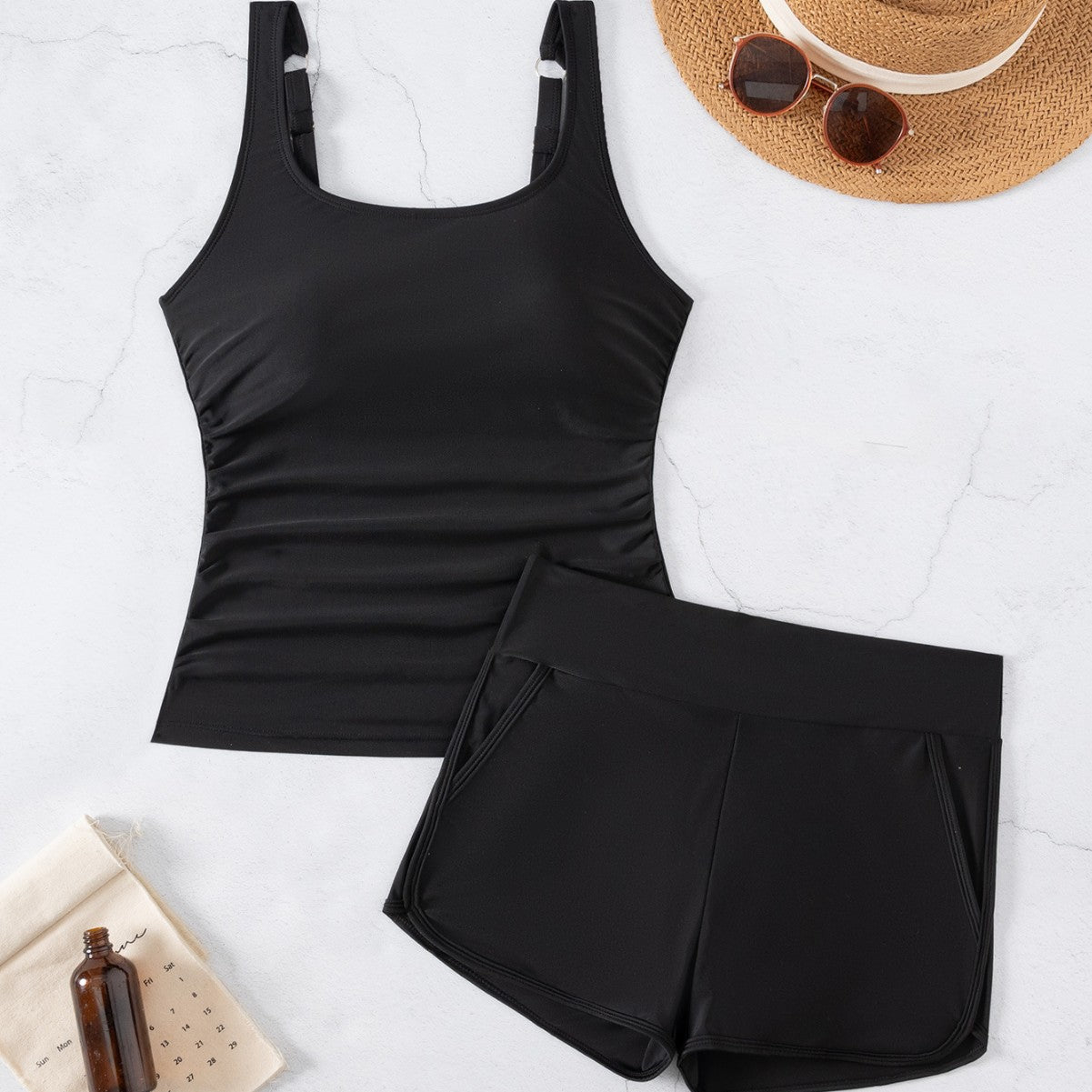 Damen Tankini-Set mit figurbetontem Oberteil und praktischen Shorts Shopnory