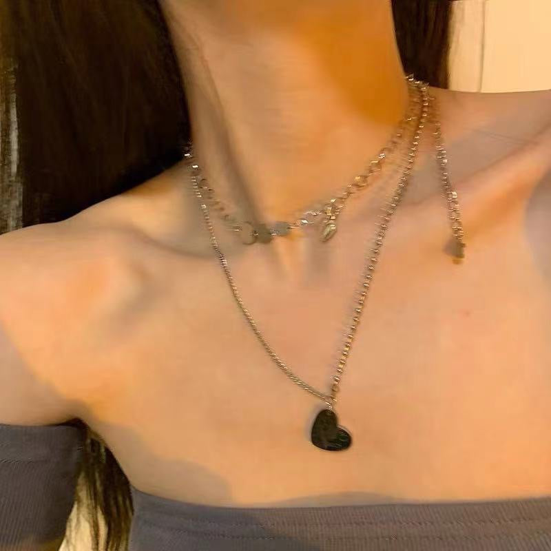 Damen Kette mit harmonischem Layering-Design und verspielten Anhängern Shop Nory