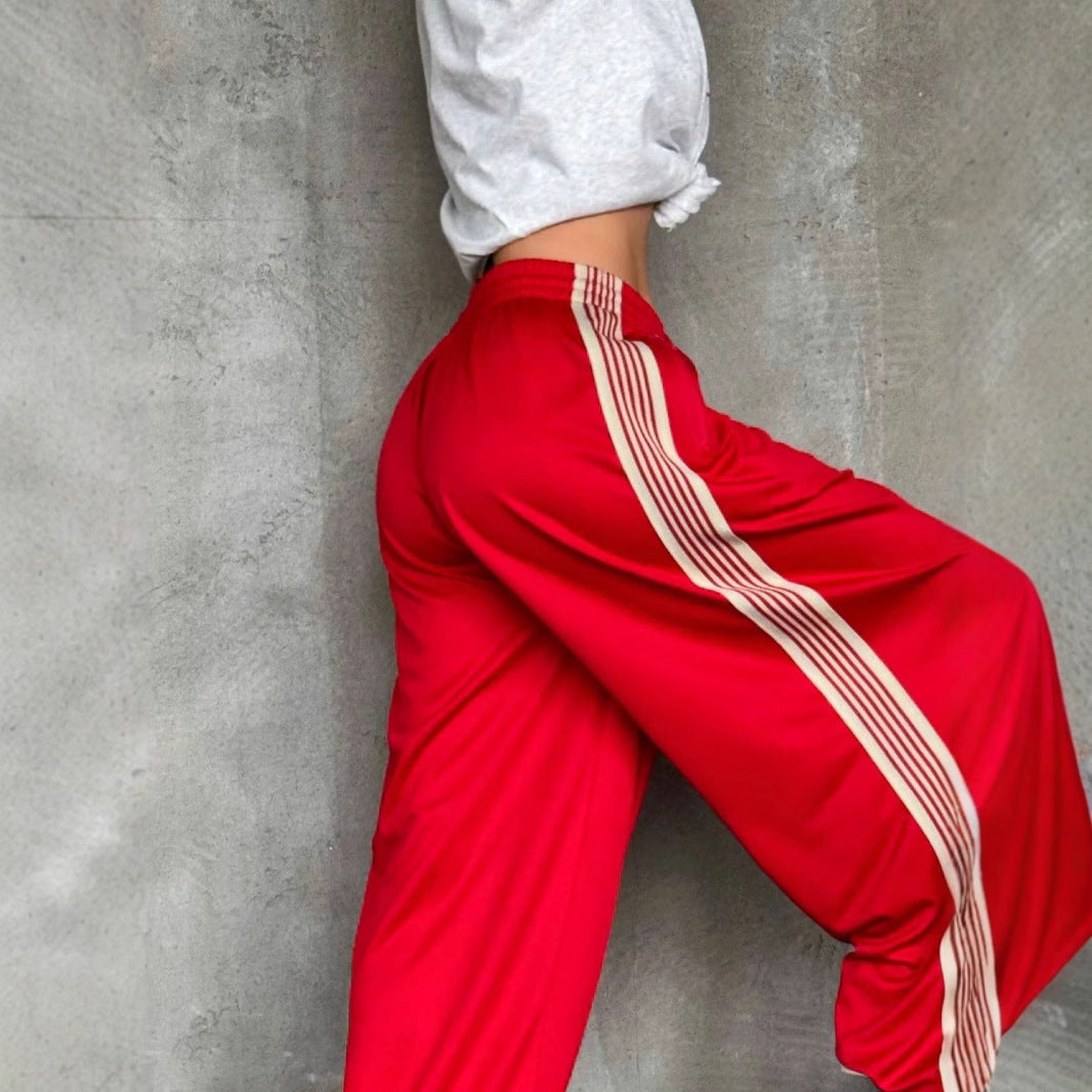 Damen weite Sporthose mit diagonalen Streifen