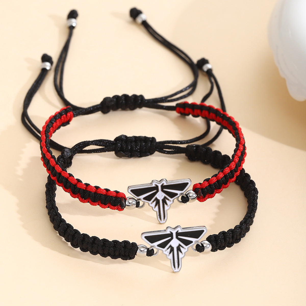 Damenarmband mit verstellbarem Verschluss und kunstvollem Designelement Shop Nory