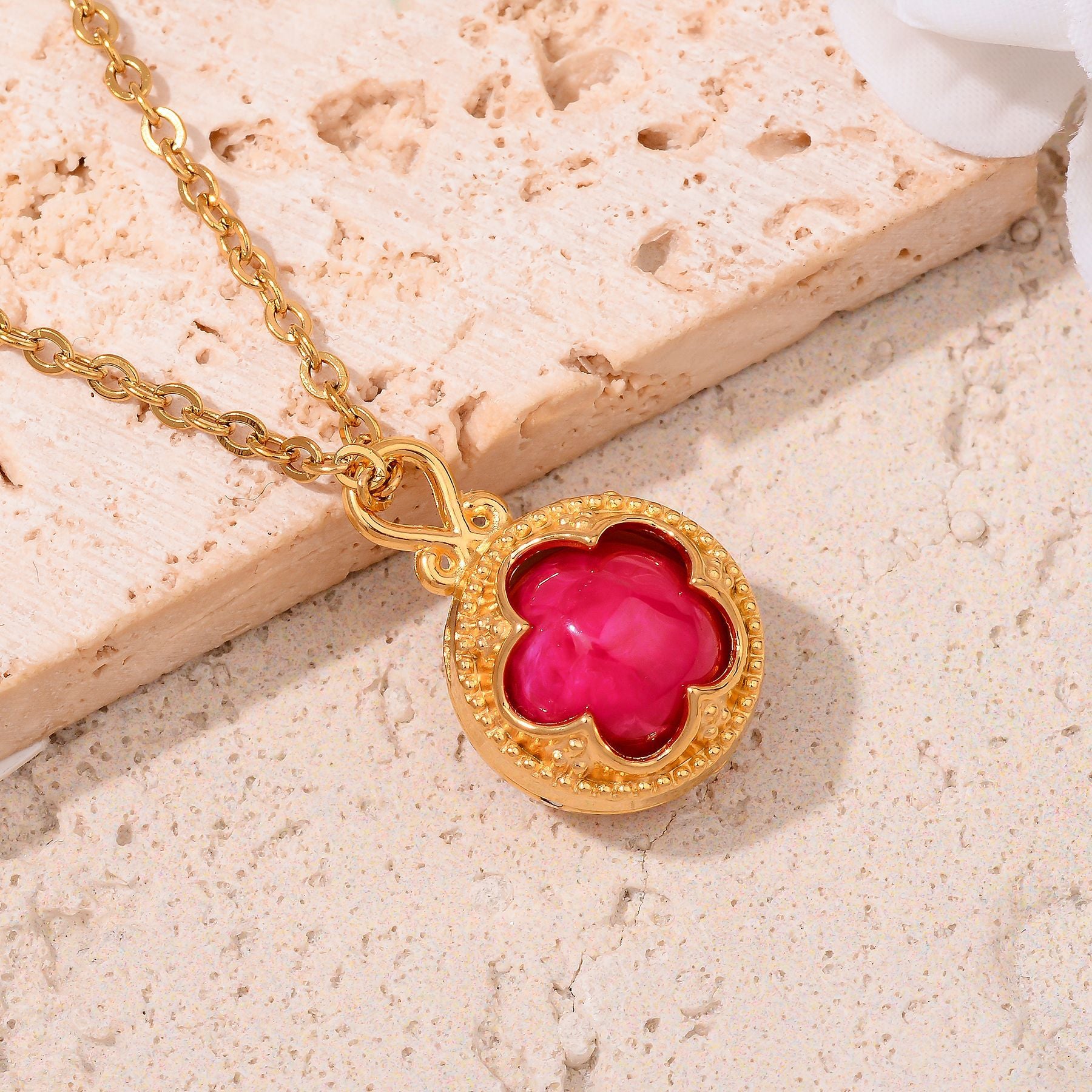 Damen Schmuckanhänger mit floralen Elementen aus hochwertigem Metall Shop Nory