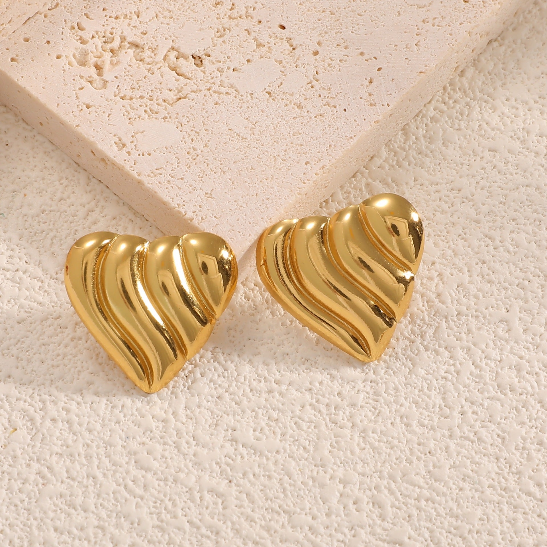 Damen Ohrclips im eleganten Wellenmuster Shop Nory