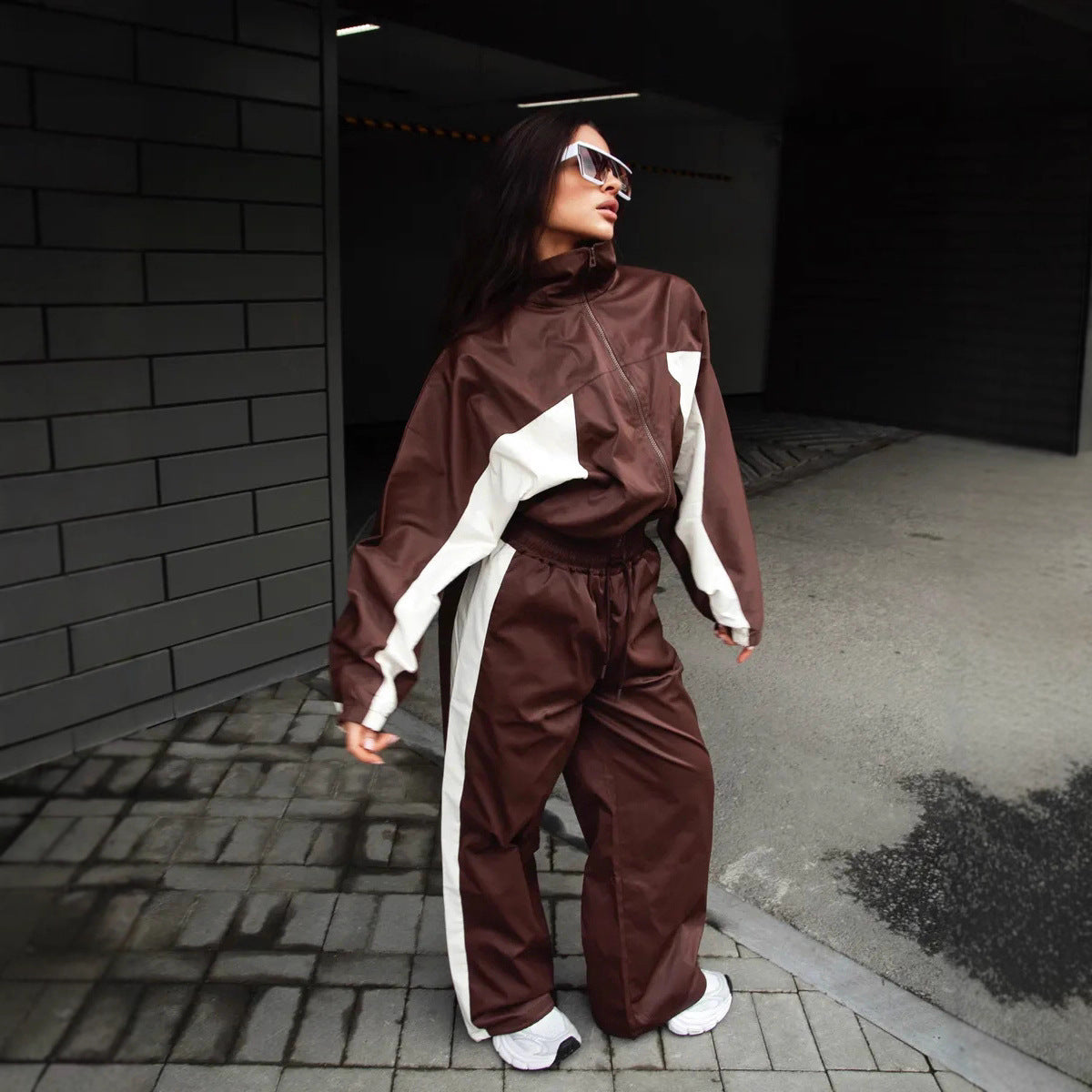 Damen Sportliches Set mit lässiger Jacke und breiten Hosen Shopnory