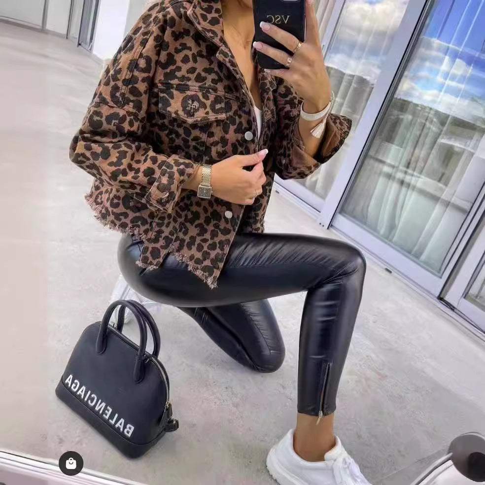 Damen Jeansjacke im angesagten Leo-Print mit lässigem Schnitt