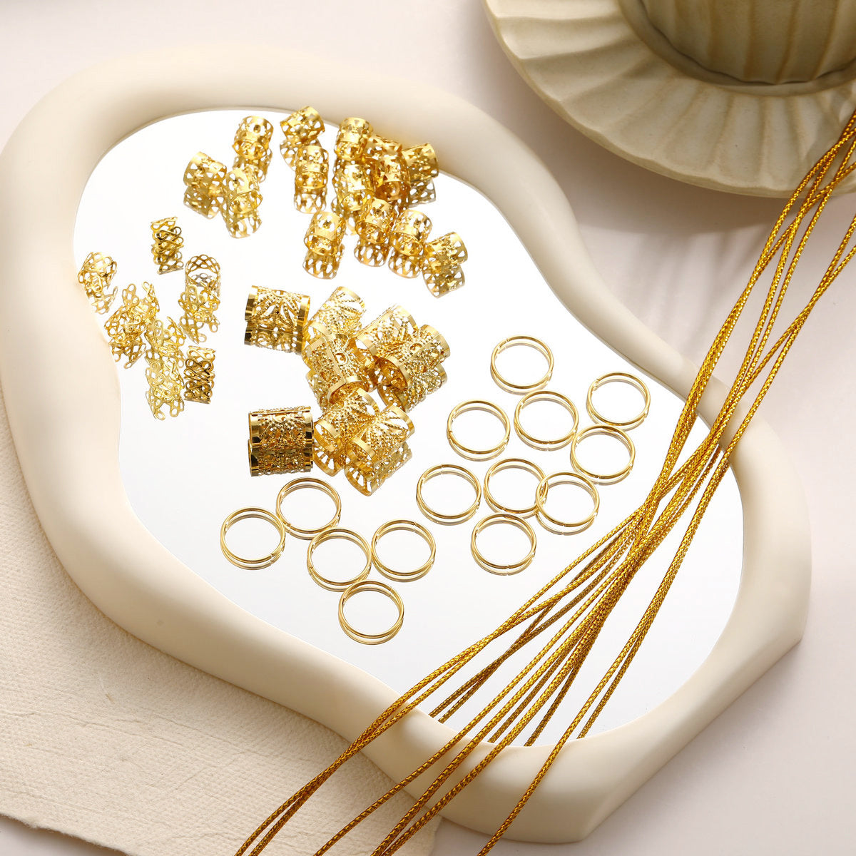 Damen Haaraccessoire-Set mit dekorativen Zopfperlen und Kettendetails Shop Nory