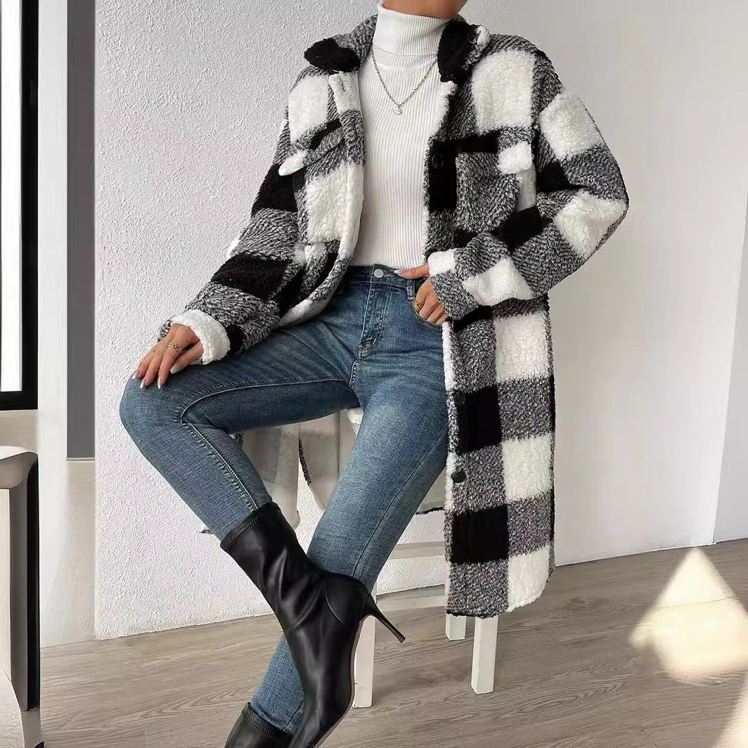 Damen nan langer Teddy-Karo-Mantel mit Hemdkragen, aufgesetzten Brusttaschen und Knopfleiste Shop Nory