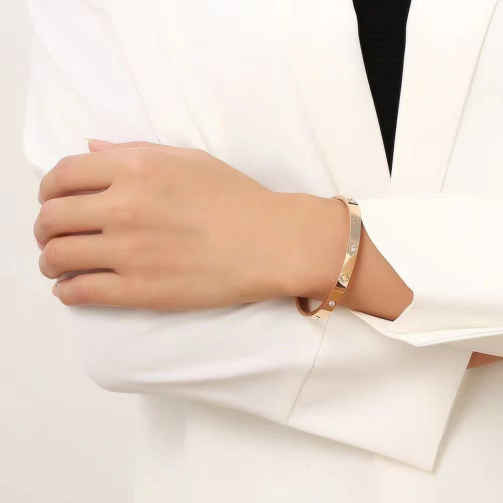 Damen Armreif mit funkelnden Zirkonia und elegantem Design Shop Nory