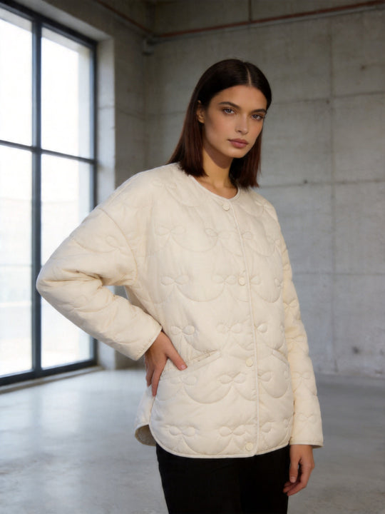 Damen Steppjacke ohne Kragen mit dekorativer Schleifen‑Steppung und Druckknopfverschluss Shop Nory