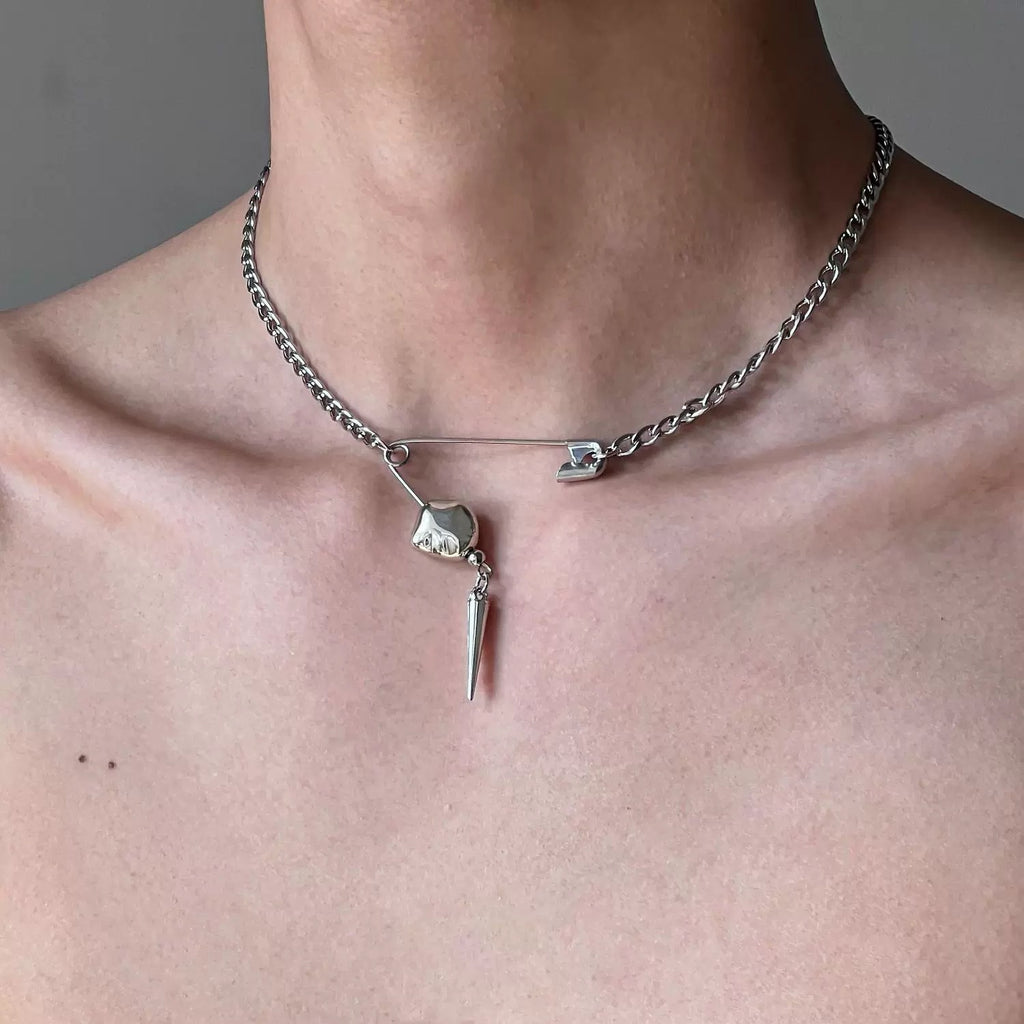 Damen Kette mit modernem Sicherheitsnadeldesign und minimalistischen Anhängern Shop Nory