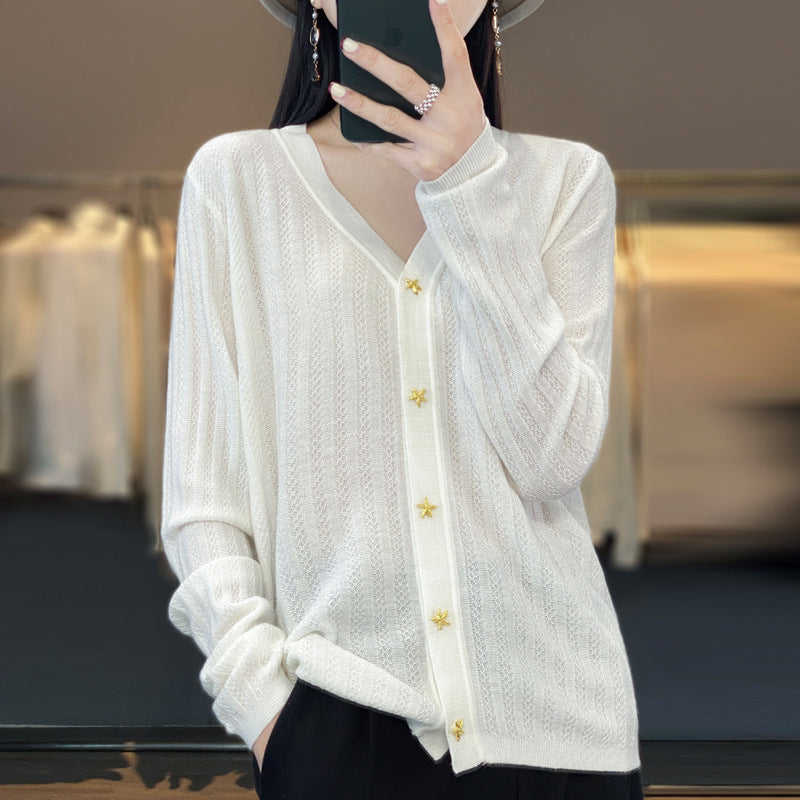 Damen Leichter V‑Ausschnitt-Cardigan mit strukturierter Längsrippe und Sternknöpfen Shop Nory