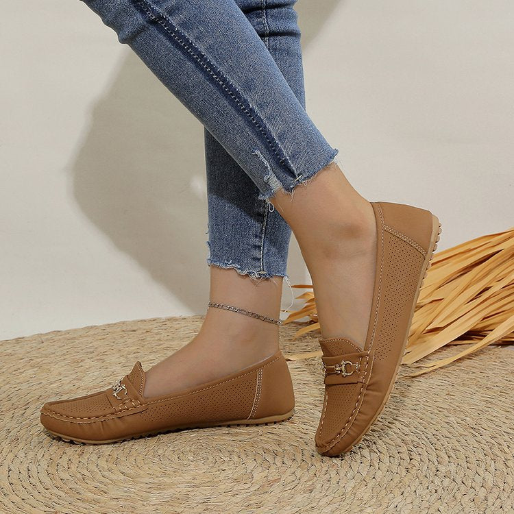 Damen Mokassins mit perforiertem Design und dekorativem Schnallenakzent